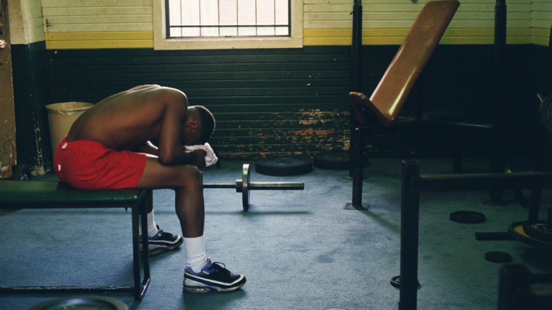 https://sport-psychology.ru/wp-content/uploads/2019/04/tired-man-workout-3-reasons-fail.jpg